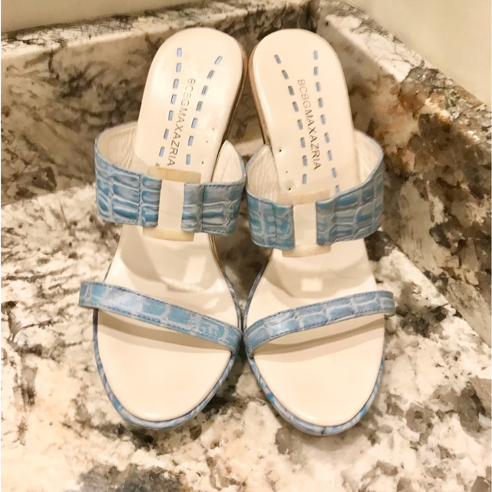 Vintage BCBG MAX AZRIA Baby Blue Sandals - Picture 3 of 15